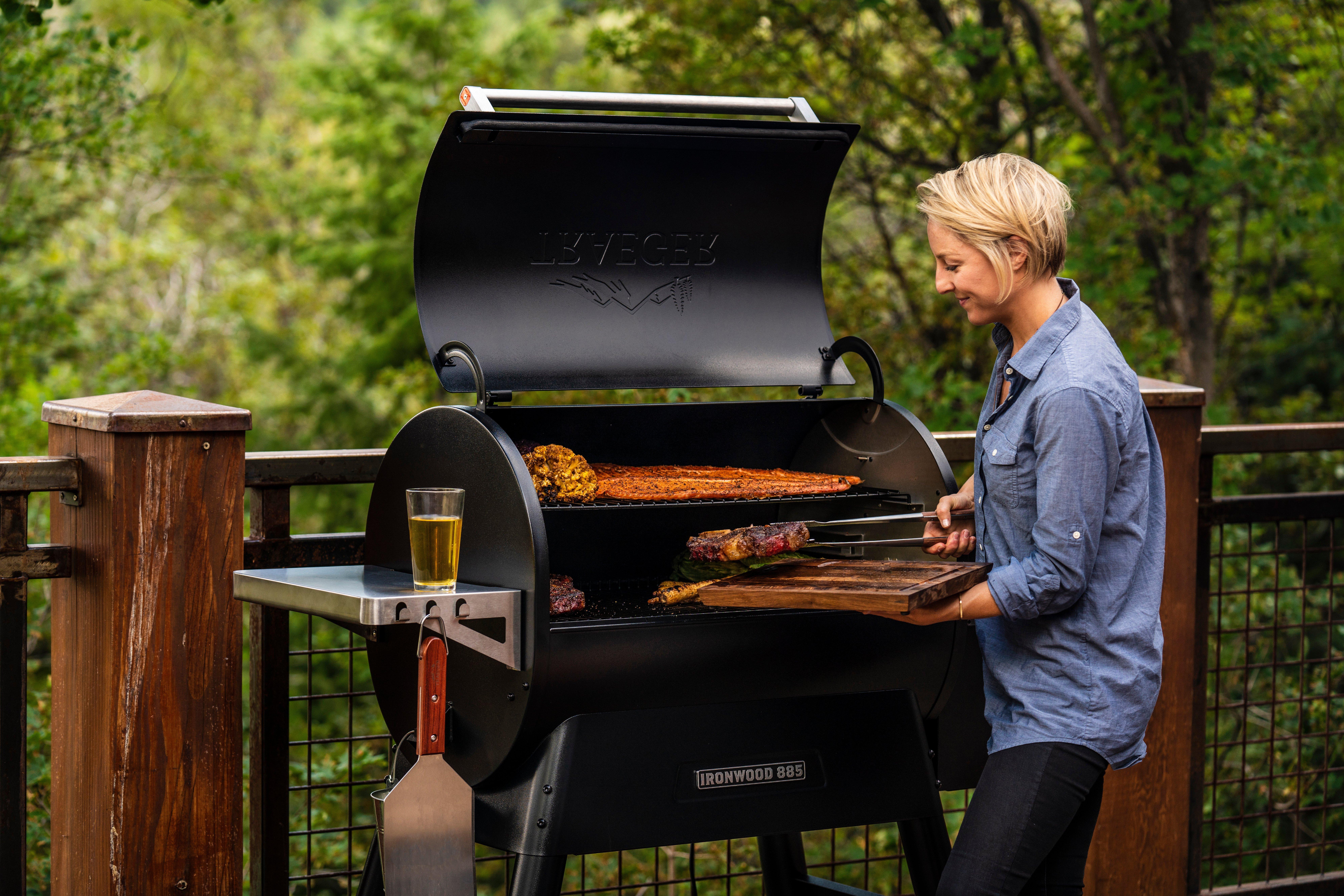 Traeger バーベキューコンロ 大型 電動式　BBQ055 Traeger バーベキューコンロ 大型 電動式 BBQ055 Traeger バーベキュー